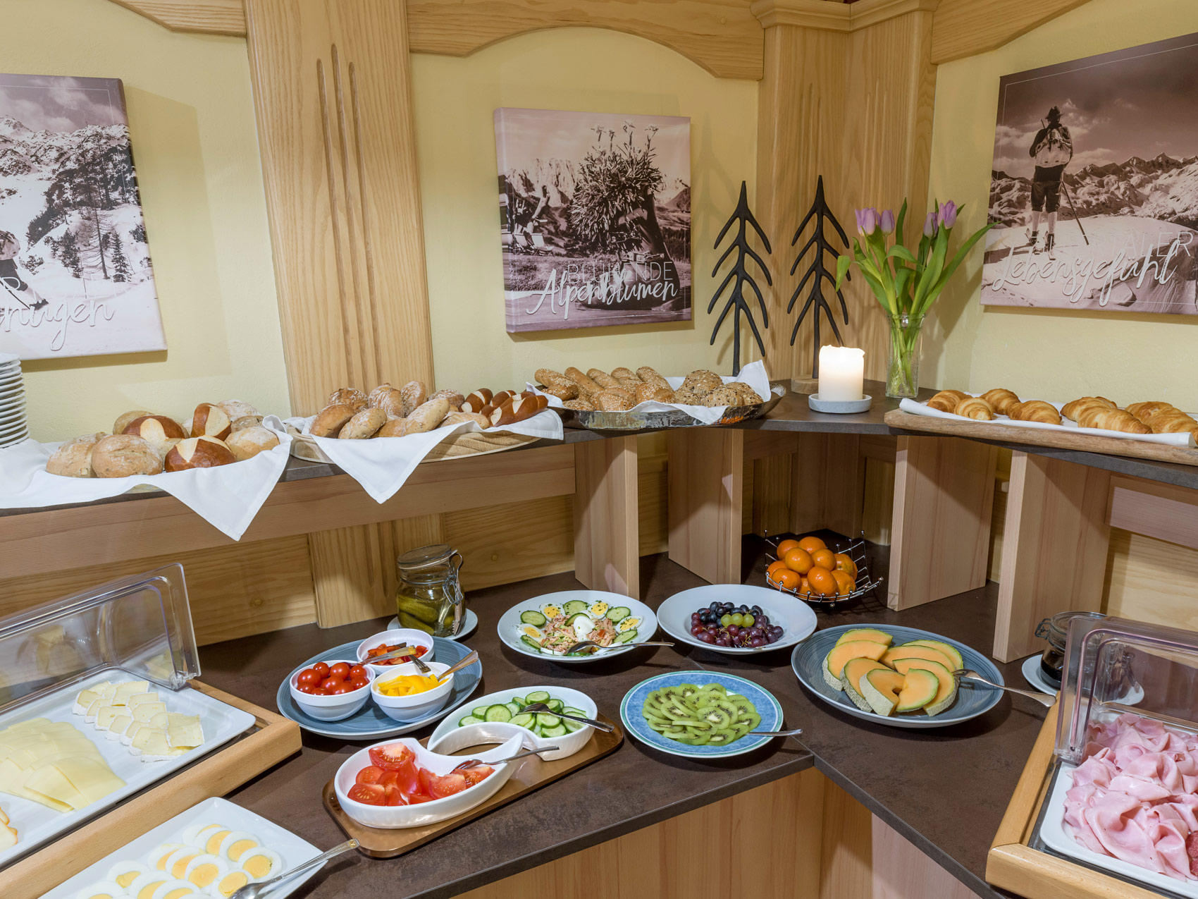 Buffet zum Frühstück vom Gletscher Aktiv Hotel in Hintertux Tux am Hintertuxer Gletscher