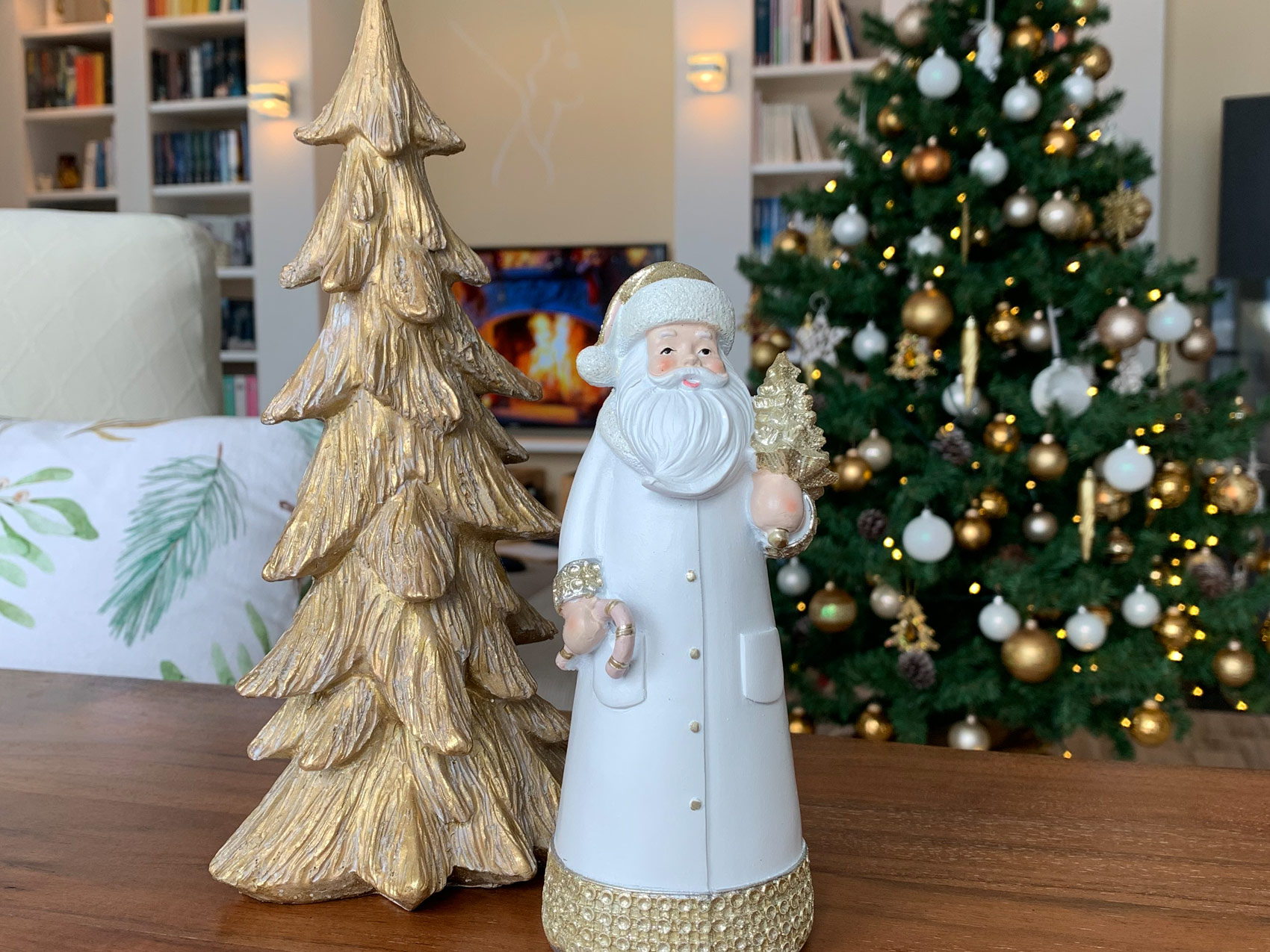 Weihnachtsmann und Christbaum vom Gletscher Aktiv Hotel in Hintertux Tux am Hintertuxer Gletscher