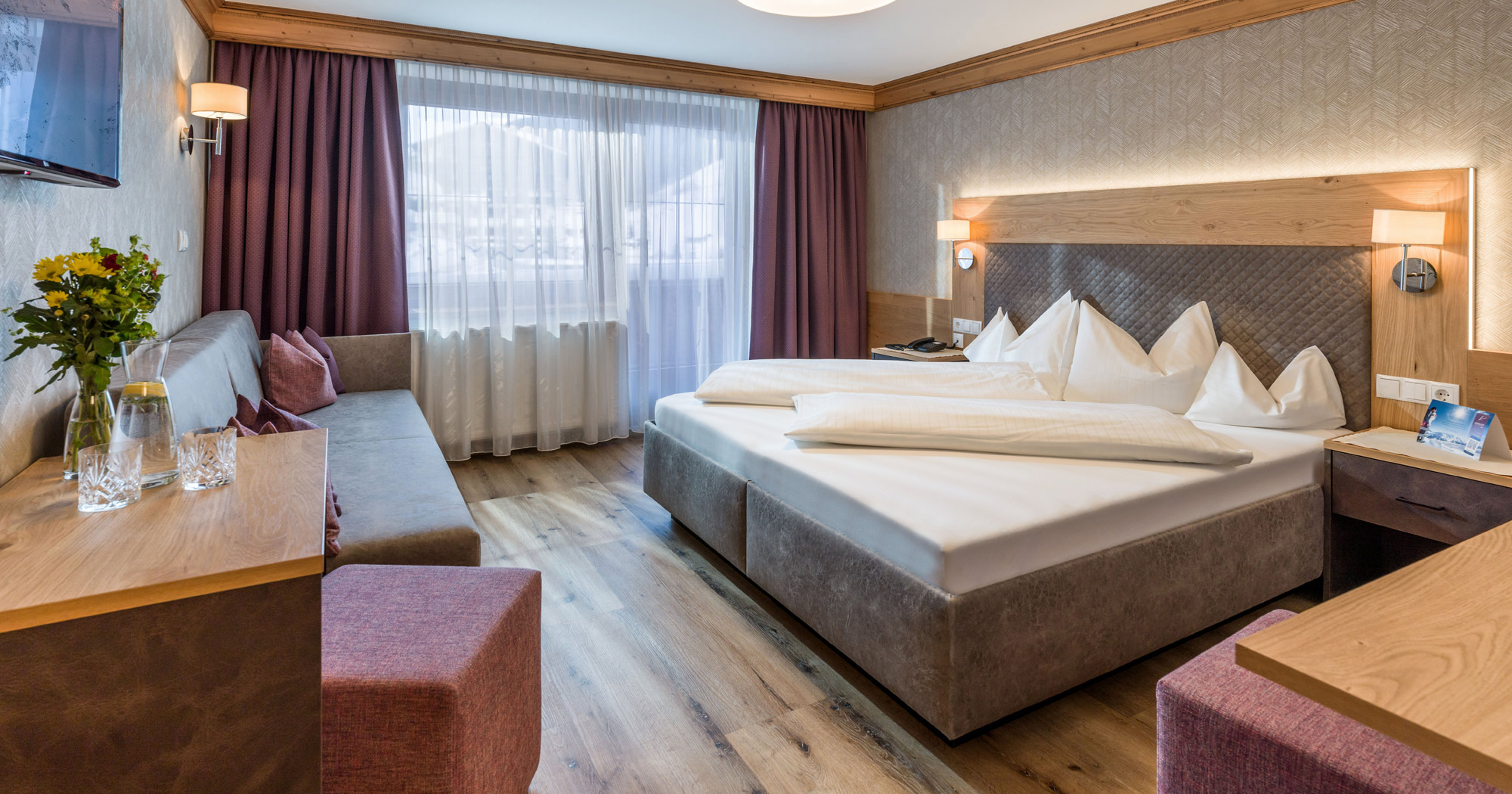 Zimmeruebersicht Header Doppelzimmer Alpin vom Gletscher Aktiv Hotel in Hintertux Tux am Hintertuxer Gletscher
