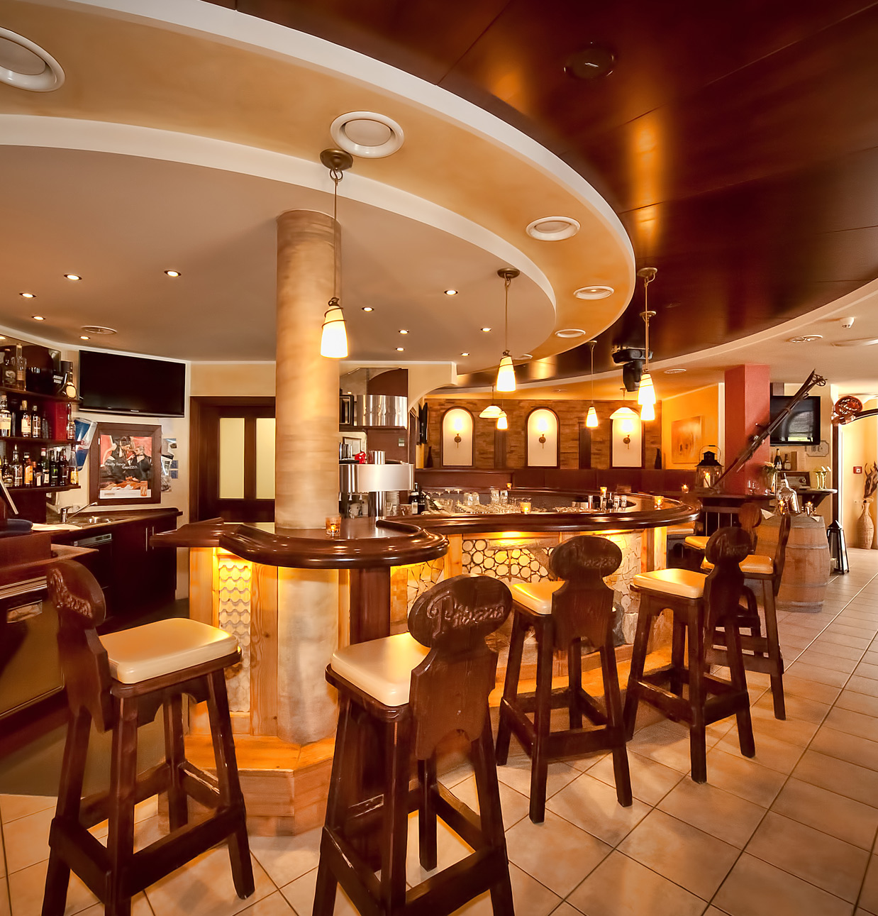 Bar in der Piazza im Gletscher Aktiv Hotel in Hintertux Tux am Hintertuxer Gletscher