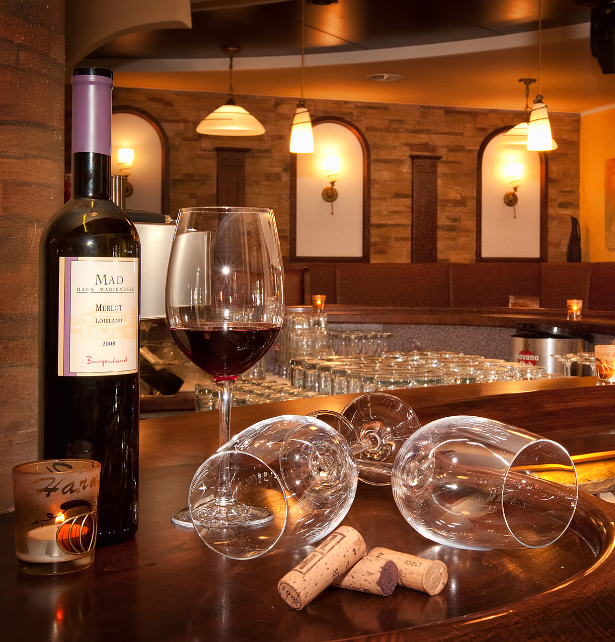 Weingenuss in der Piazza im Gletscher Aktiv Hotel in Hintertux Tux am Hintertuxer Gletscher