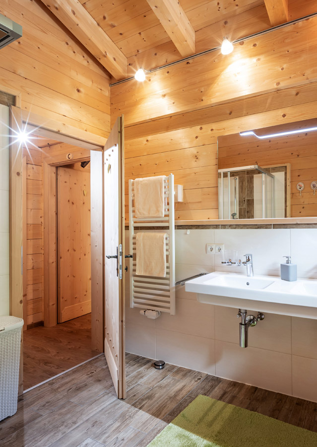 Waschbecken im Appartement beim Gletscher Aktiv Hotel in Hintertux Tux am Hintertuxer Gletscher